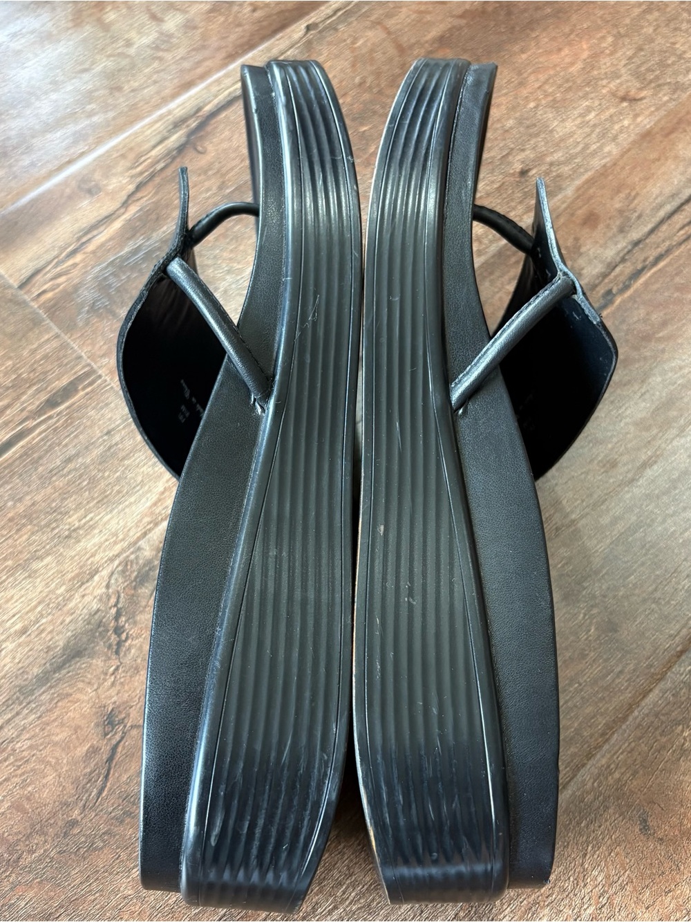 Donald J Pliner Fifi Women 9.5 M Black Leather Platform Toe Loop Sandals - Picture 5 of 9